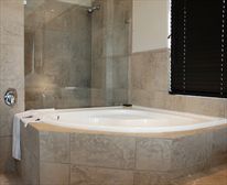 Ensuite Bath - Ballito Sands Penthouse Upper