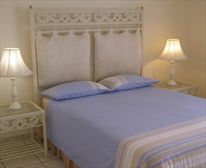 Main bedroom with bathroom en-suite - Malibu at Beverly Hills