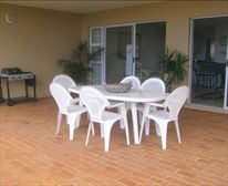 Patio with seaview and six seater patio table - Malibu at Beverly Hills
