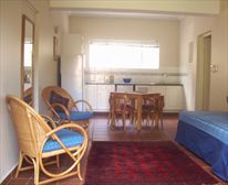 Cottage 2 Lounge/Dining/Kitchenette Area