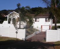Queen Size Bedroom - ANNEX The White House (Self Catering Home) Your Home away from Home Accommodation
