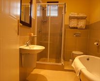  - Howick Falls Hotel 