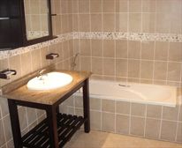 Bathroom Pool-Level - Seashelles