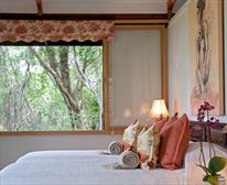 - Makakatana Bay Lodge