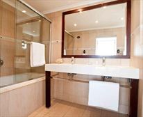 Full en-suite, main bathroom - Ben Siesta