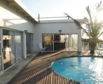 Picture 7/10 - Bentley on the Beach (Beachfront Accommodation)