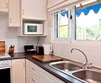Studio self catering unit - kitchen - Manaar House B & B