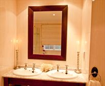 Room 4 full en-suite bathroom - Manaar House B & B