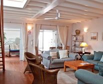 The lounge in the luxury self catering apartment - Manaar House B & B