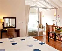 Main bedroom in the luxury self catering apartment - Manaar House B & B